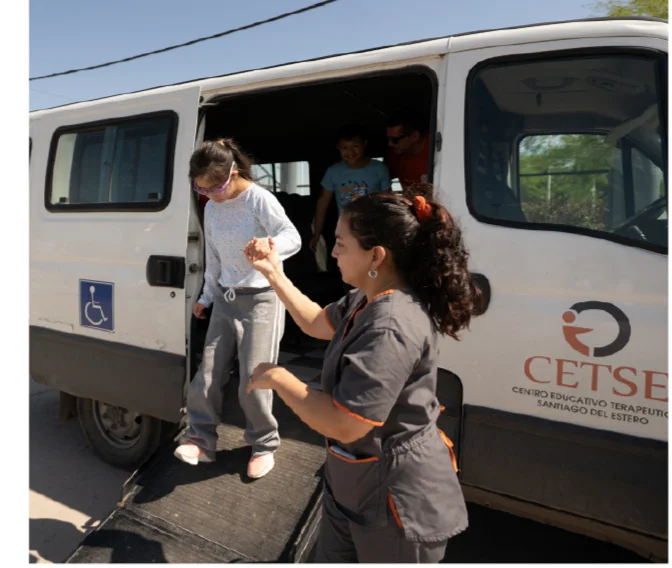 Traslado de alumnos en la combi de CETSE