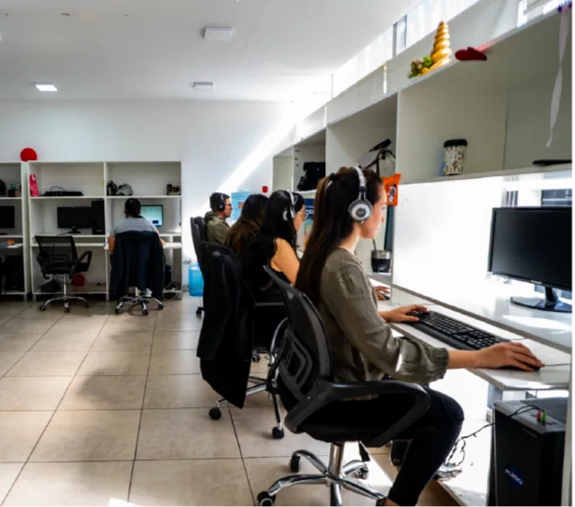 Sala de operaciones del contact center de Multidata