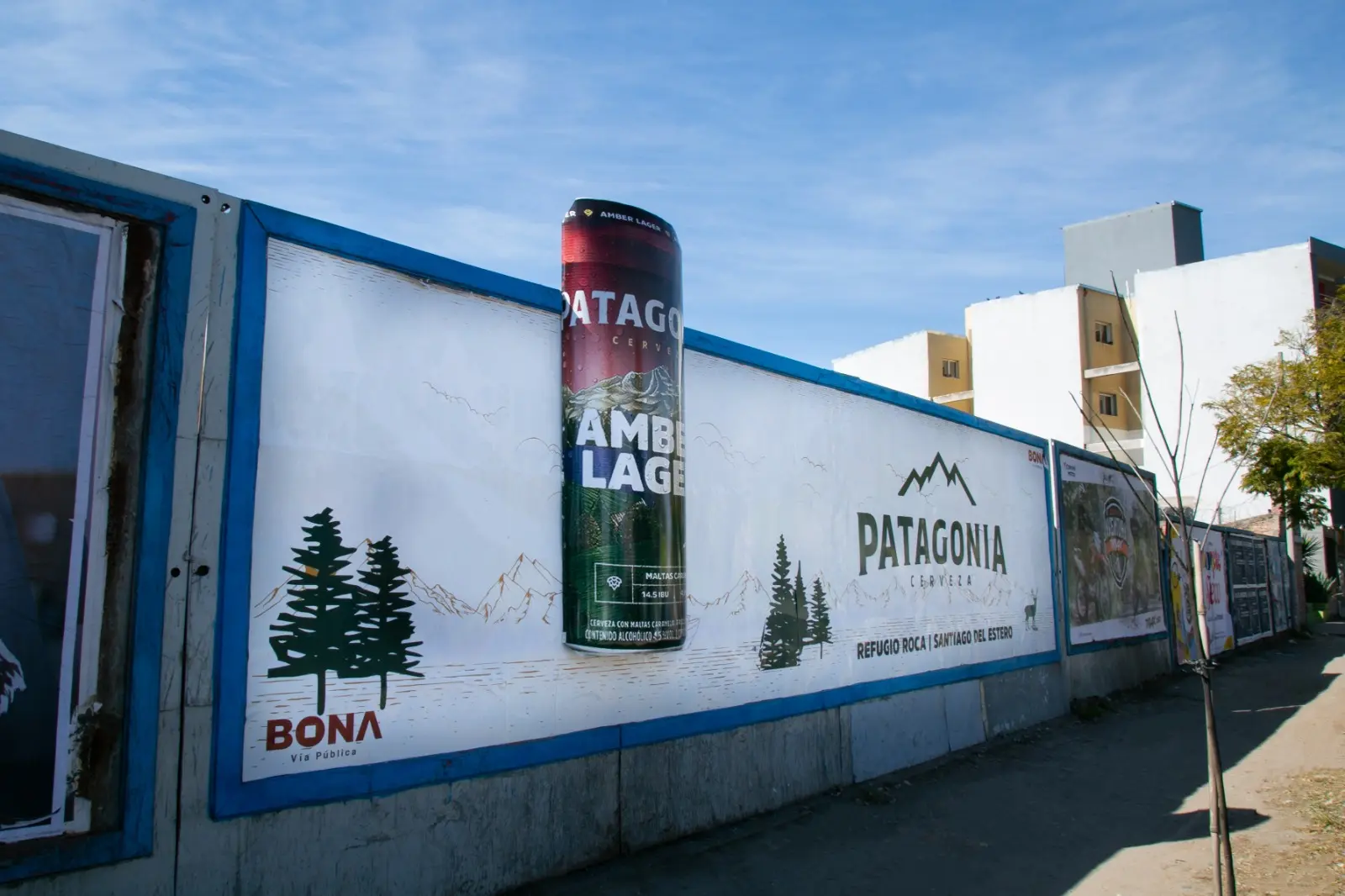 Mural de BONA con lata corpórea de Patagonia